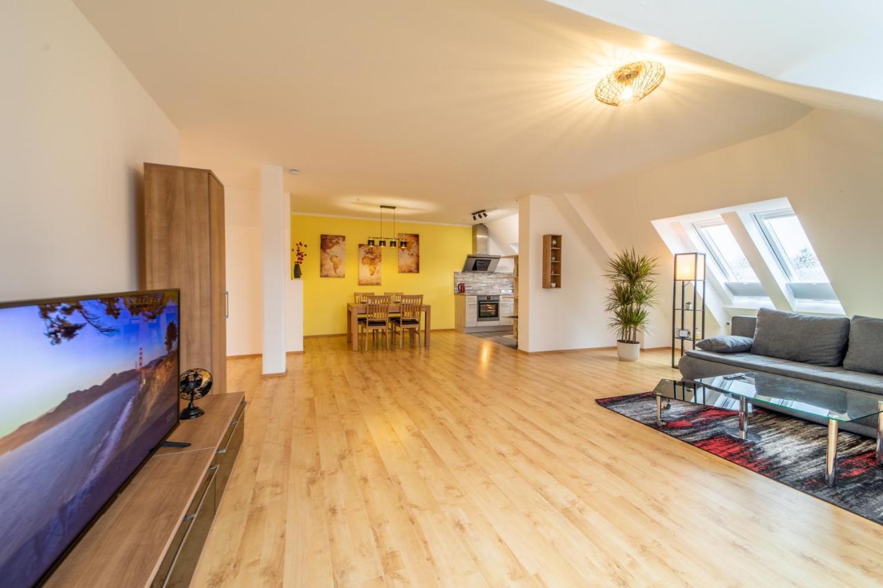 Moderne Dachgeschosswohnung - Parkplatz - Netflix Coburg Exterior foto