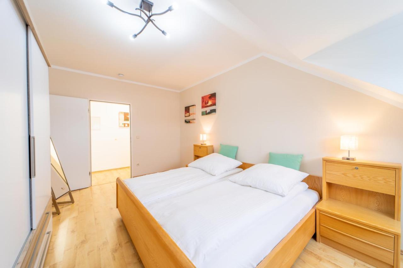 Moderne Dachgeschosswohnung - Parkplatz - Netflix Coburg Exterior foto